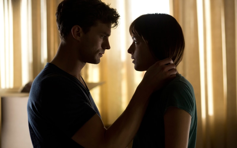 Dakota Johnson, 2K, Jamie Dornan, shades, shirt, s, men, Anastasia Steele, Christian Grey, blue, v, neck, grey
