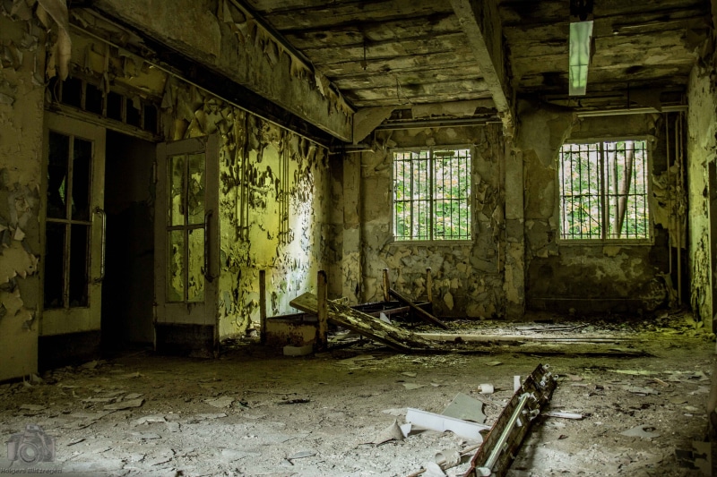 brown, dirt, damaged, ruin, ceiling, ruined, domestic room, demolished, spooky, 5K, deterioration, built Structure, dirty, dilapidated, bad condition