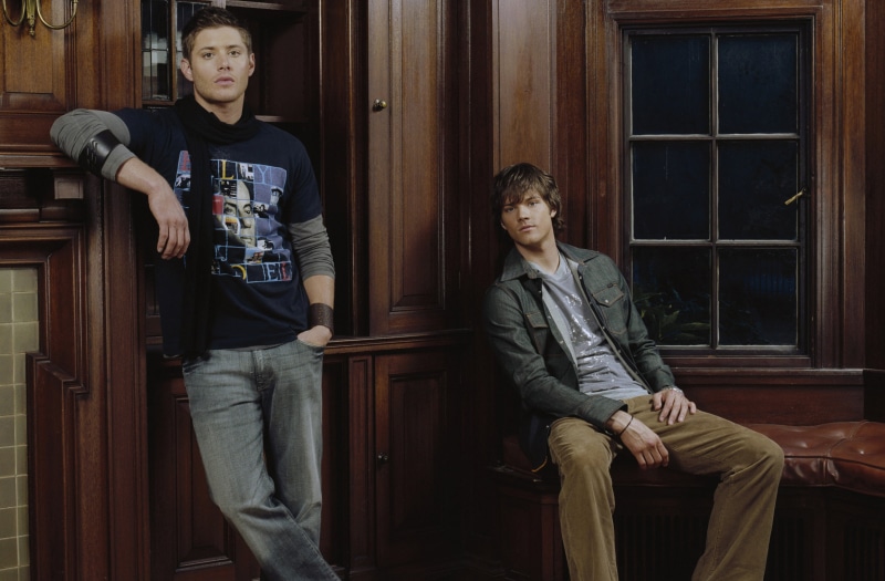 casual Clothing, people, sitting, door, young Adult, Sam Winchester, Over The Padalecki Jared, men, s, smiling, Jared Padalecki, front view, real people