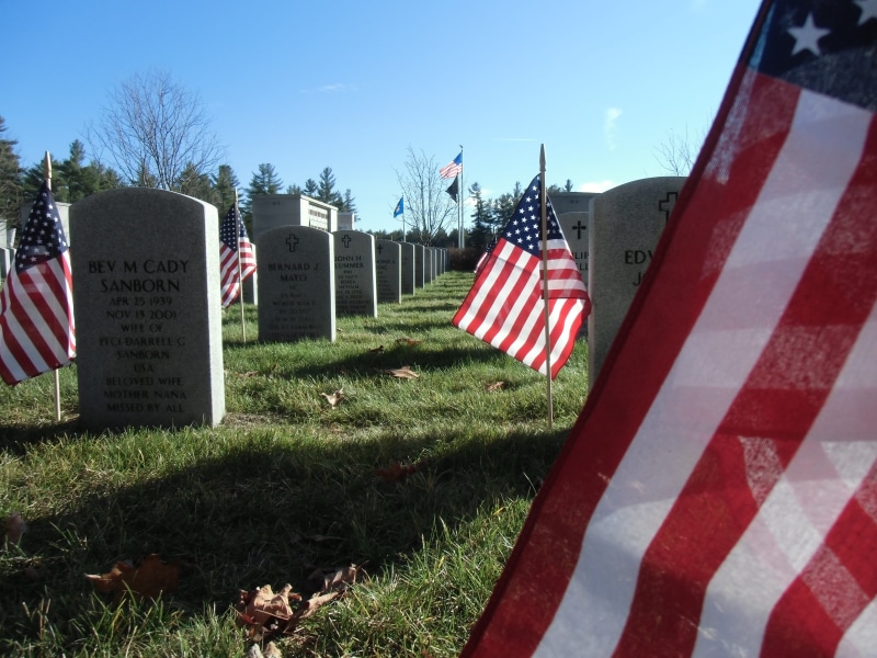 bury, sky, battle, soldier, deceased, outdoors, grass, stone, respect, conflict, daytime, remembrance, us, memorial markers, remember, guard, death, independence