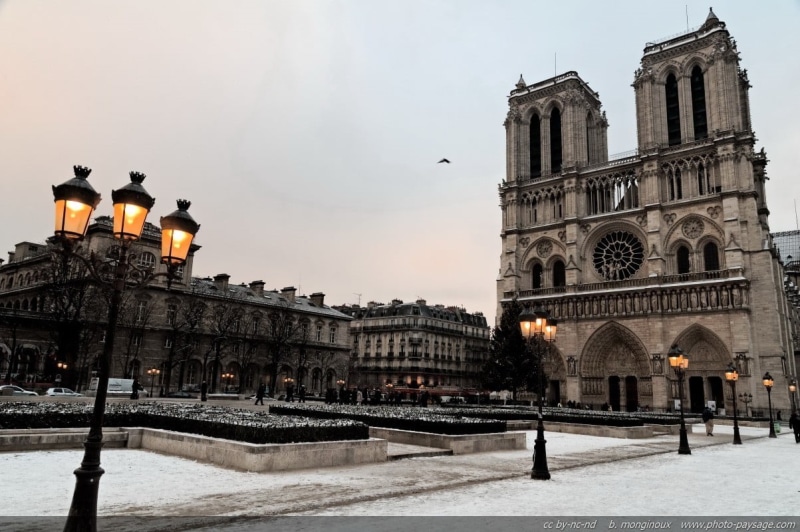 religion, building exterior, built structure, travel destinations, snow, 480P, sky, city, Notre-Dame, landscape, building, outdoors, no people, Paris
