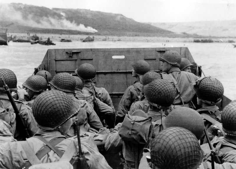 people, public domain, men, amphibious landing, ww2, army helmet, army soldier, world, photos, approaching, group of people, military uniform, 2K, helmet