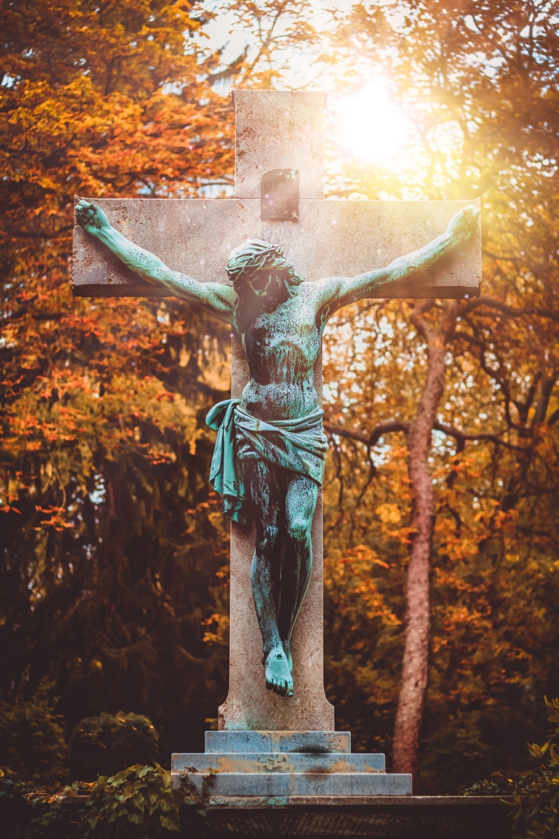 tree, figure, 5K, creativity, cemetery, plant part, tombstone, craft, memorial, park, representation, religion, stone, mourning, tomb, crucifixion, old