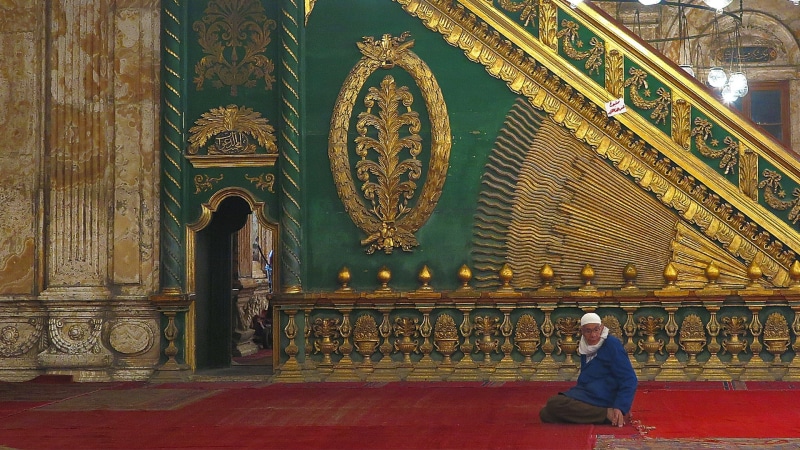 built structure, saladin, lifestyles, praying, pray, one person, travel, 1080P, muhammad ali, man, full length, belief, mosque, real people, ornate, pasha