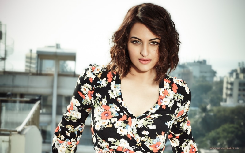beautiful woman, women, waist up, hairstyle, adult, beauty, Sonakshi, focus on foreground, young women, long hair, architecture, fashion, front view, lifestyles