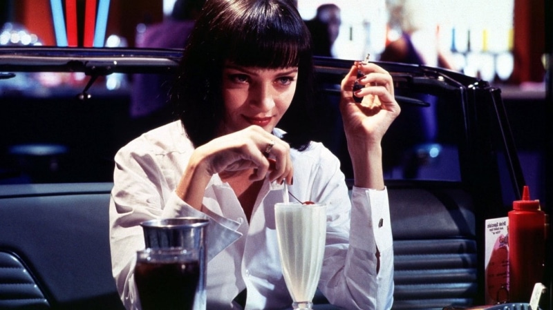 Bar, 720P, Drinking Glass, women, Uma Thurman, Restaurant, brunette, Pulp Fiction, sitting, Mia Wallace, Blouses, smiling, cigarettes, cocktails, movies