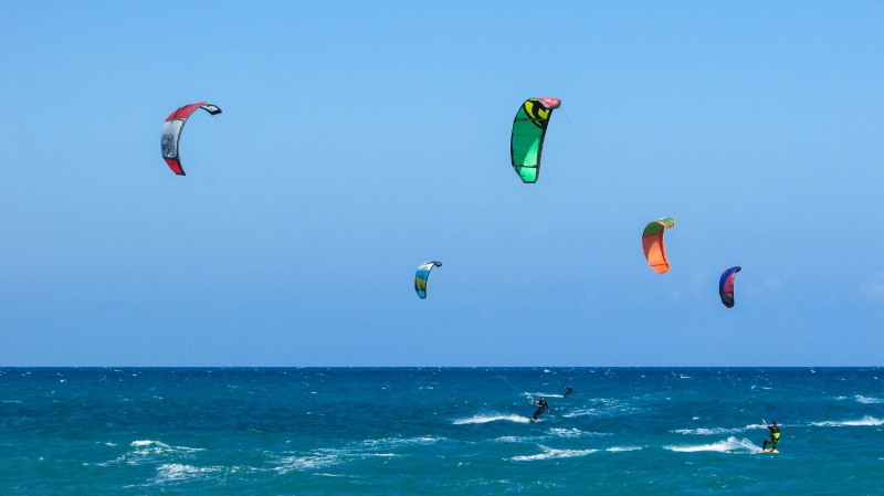 fun, nature, motion, kite, daytime, surfer, horizon, people, leisure activity, extreme sports, 4K, holiday, blue, sky, freedom, water, horizon over water