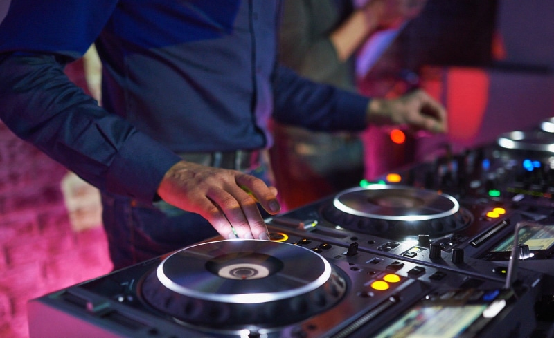 clubbing, mixing consoles, nightclub, man, skill, controller, record, arts culture and entertainment, turntables, technology, men, turntable, nightlife