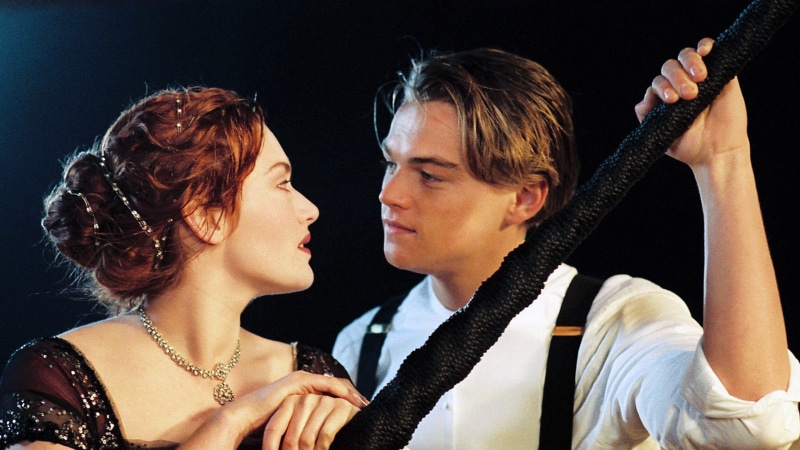 young adult, people, nightlife, couple - relationship, side view, 4K, indoors, couple, togetherness, teenager, kate winslet, black background, movies