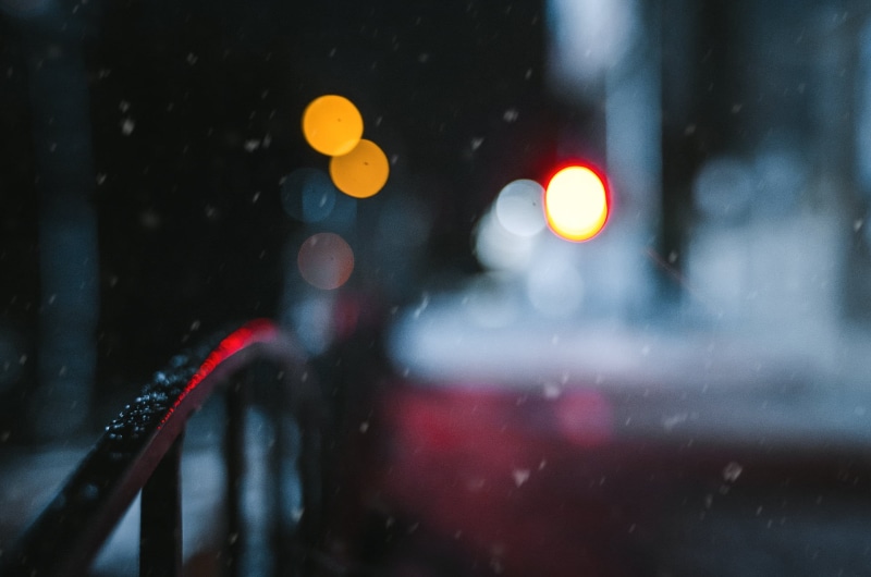 city street, mode of transportation, rainy season, defocused, night, drop, lights, bokeh, outdoors, motor vehicle, light, car, cityscape, lens flare, 1080P
