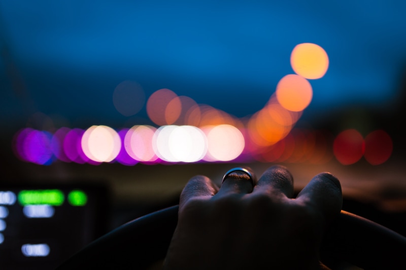 steering, silver, night, holding, nightlife, person, 4K, people, wheel, car, ring