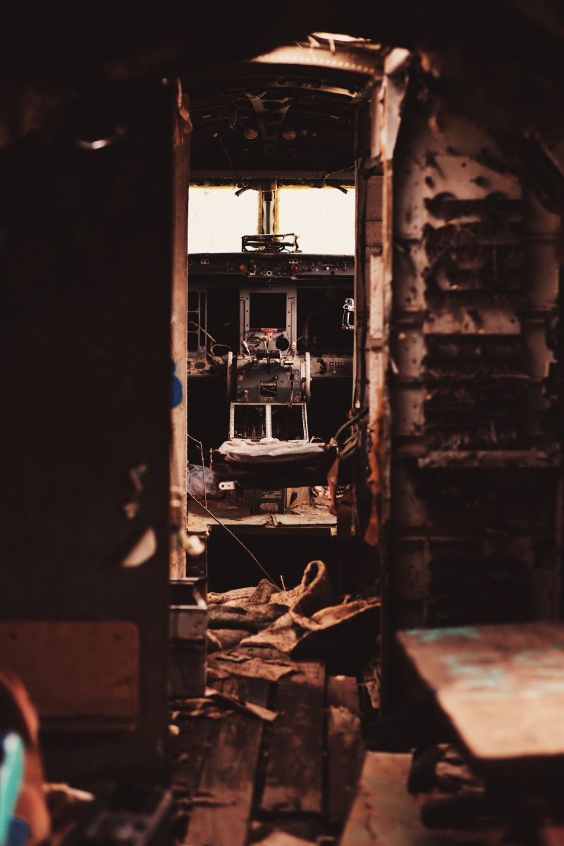 damaged, monitor, decline, crypt, architecture, run-down, room, interior, rust, display, computer, indoors, lathe, engine, 5K, wheel, lcd screen, machinery