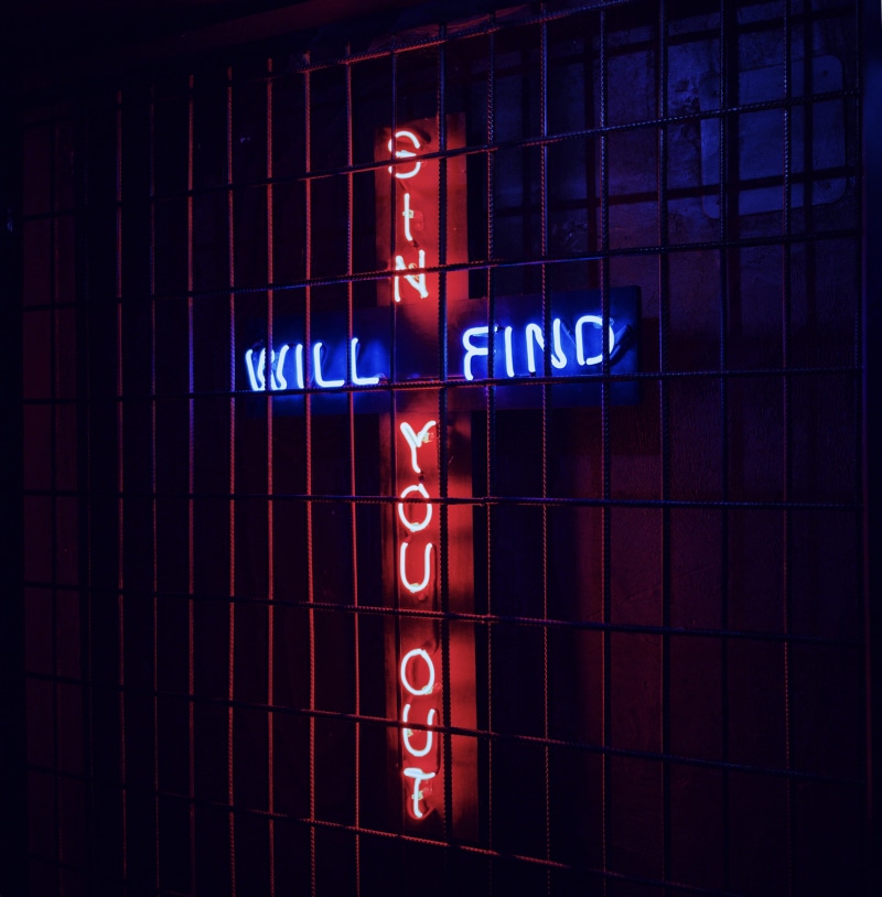 town, 4K, sign, information sign, direction, flare, city, light, lcd screen, screen, guidance, gate, neon, building, laser, night, western script, blue