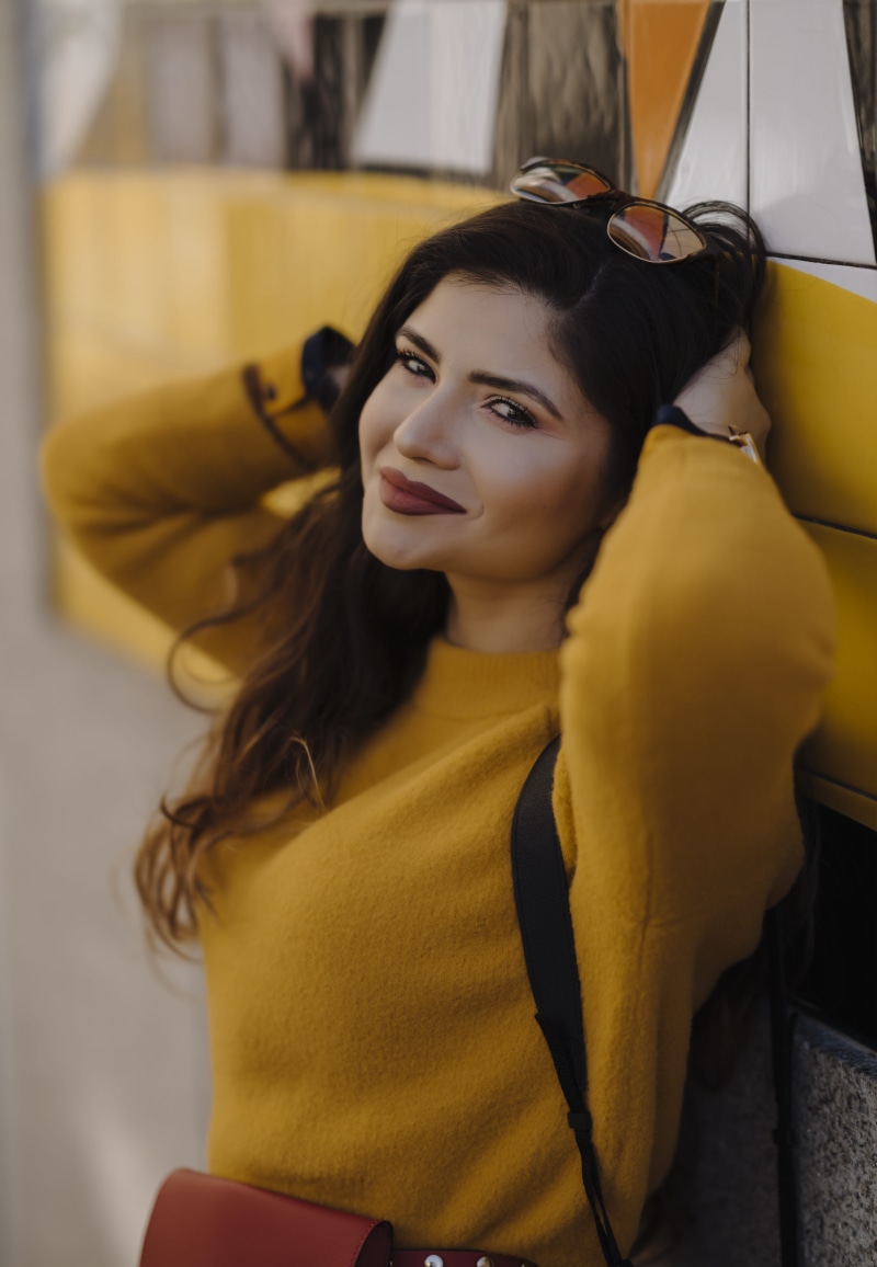 leisure activity, lcd screen, shelf, yellow, indoors, machine, screen, accessory, sweat, accessories, one person, women, alloy wheel, electronics, finger