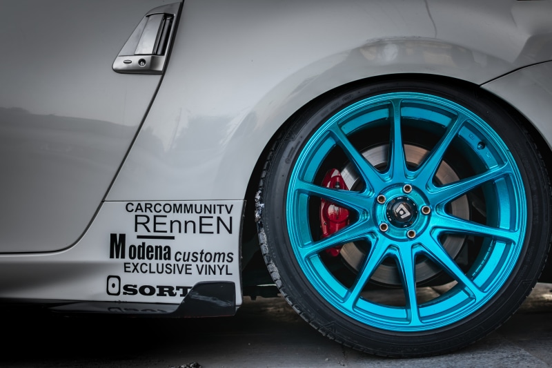 text, electronics, outdoors, alloy wheel, no people, spoke, ahvaz, motor vehicle, screen, 5K, machine, vehicle, mode of transportation, sign, car wheel