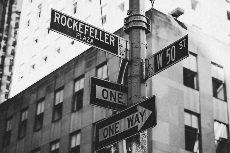 america, outdoors, sign, 5K, low angle view, architecture, western script, post, built structure, communication, direction, street, guidance, december