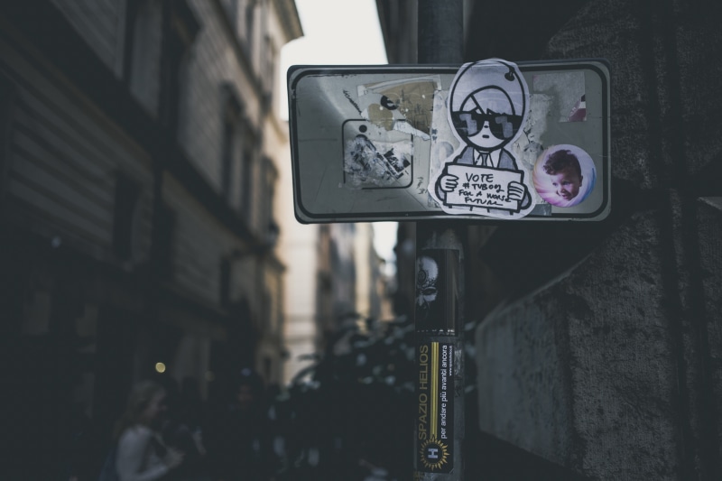 sign, built structure, close-up, street signs, day, road sign, sticker, photography, architecture, 5K, destination, text, focus, signpost, selective, communication