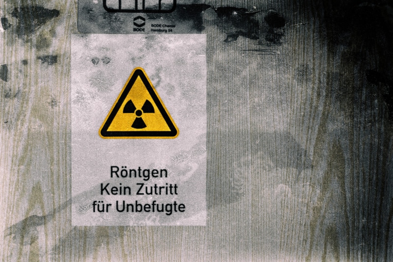 no people, close-up, sign, wall - building feature, message, high voltage sign, non-western script, triangle, western script, brochure, disturbed, shape