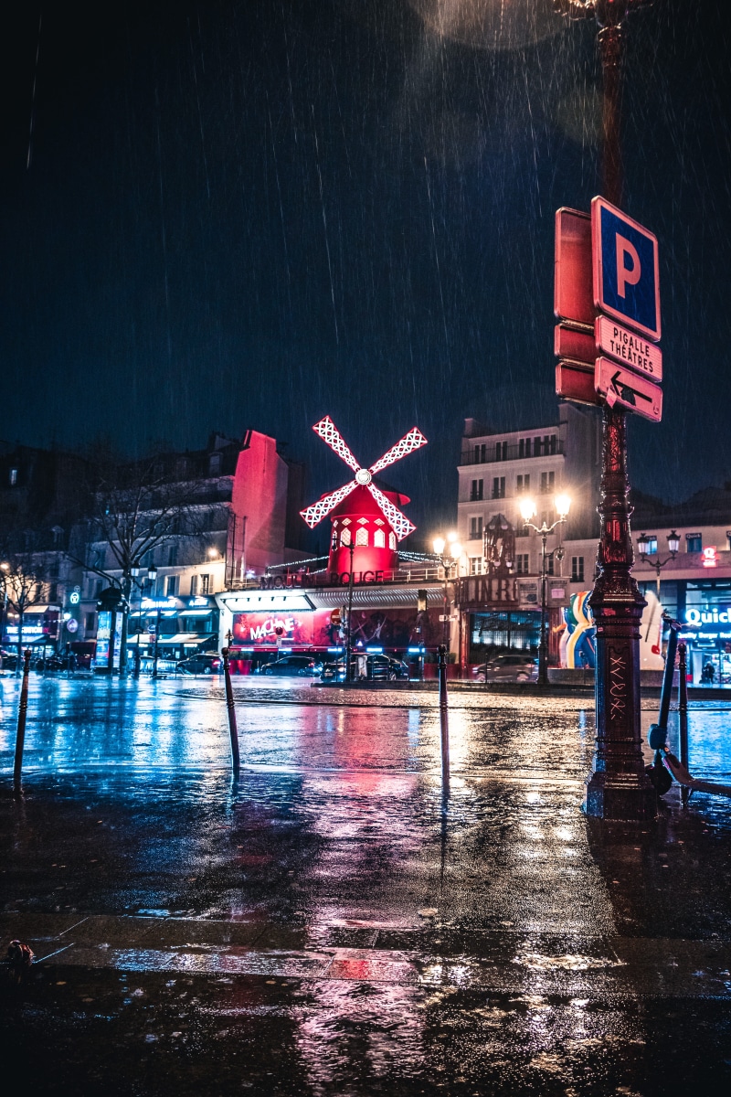 text, built structure, architecture, reflections, light reflections, dark, neon lights, blue reflexion, night time, street photography, night, street, car
