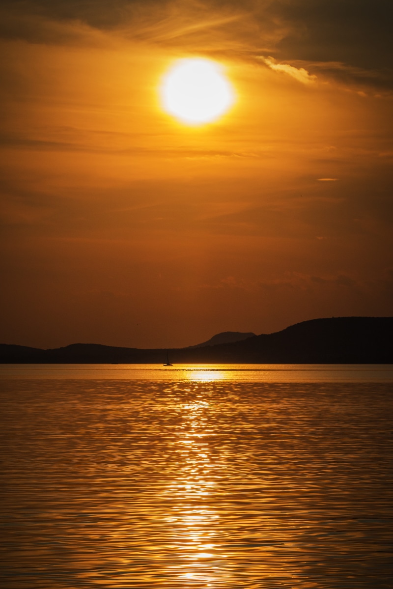 tranquil scene, light, tranquility, no people, sunset, reflection, summer, lake, water, outdoors, waterfront, 4K, idyllic, cloud - sky, nightfall, orange color
