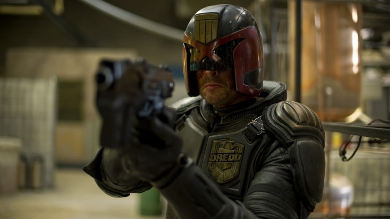 waist up, gun, helmet, headwear, movie, men, Dredd, weapon, clothing, 1080P, special forces, one person, protective workwear, still, aggression, obscured face