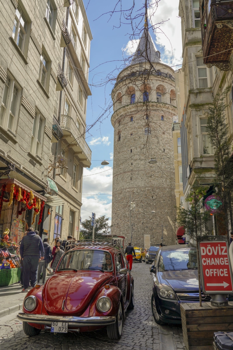 8K, stationary, spoke, person, sky, motor vehicle, outdoors, machine, built structure, city, car, red, building exterior, nature, turkey, tower, day, residential district