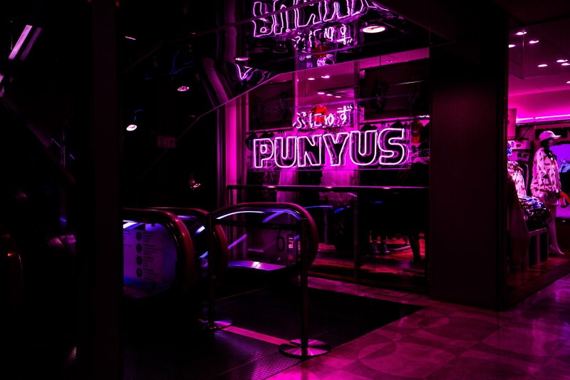 nightclub, bar - drink establishment, shibuya 109, nightlife, communication, information, technology, girl, female clothing, shopping mall, purple, indoors