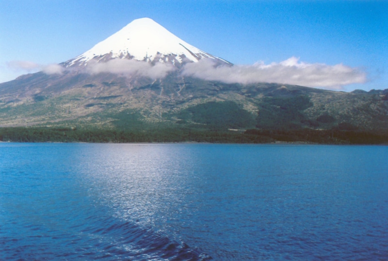 lake, villarrica, outdoors, vistas, lagos, sky, volcán, sky  Chile, villarica, cruce, blue, volcano, 720P, ocean, nature, el, de, blue sky, mountain, snow
