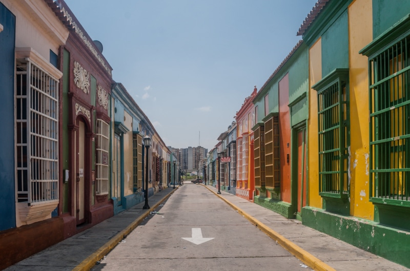 walk, residential district, shops, sky, empty street, businesses, day, maracaibo, diminishing perspective, perspective, built structure, in a row, building