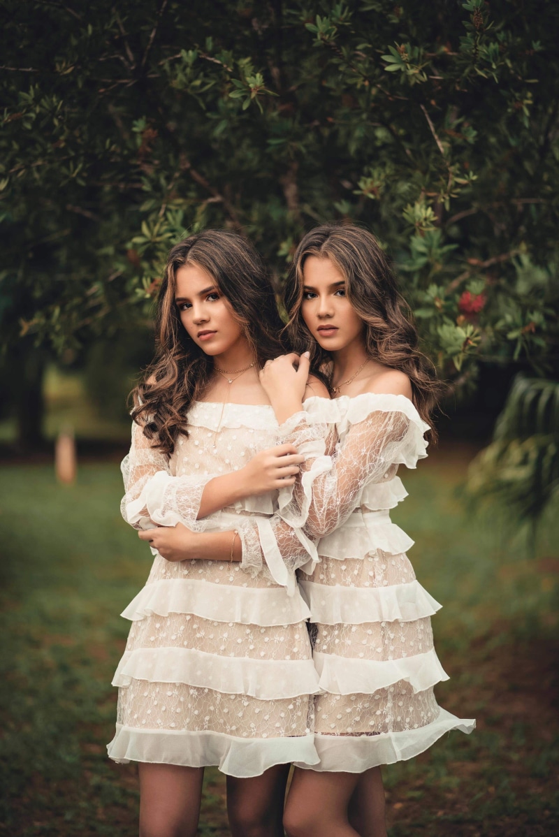 skin, girls, hands, beautiful woman, pretty, grass, beauty, togetherness, white, models, leisure activity, lips, beautiful, beautiful girls, dresses, faces