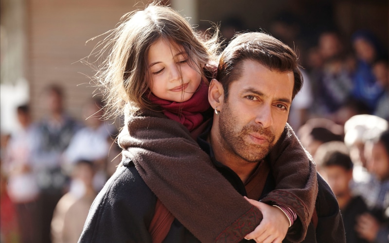 Bollywood Movies, portrait, real people, emotion, focus on foreground, 4K, positive emotion, 2015, embracing, couple - relationship, smiling, bollywood