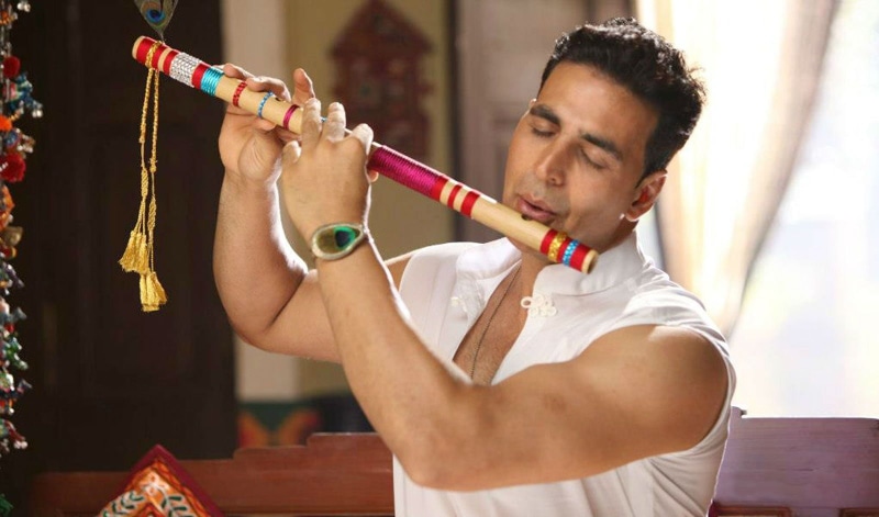 adult, top, holding, indoors, mid adult, waist up, oh, white, arts culture and entertainment, accuracy, s, Movies, akshay, sleeveless, 720P, concentration
