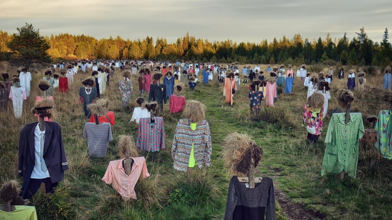 plant, tombstone, women, day, real people, outdoors, 1080P, standing, assorted, sky, sunset, cemetery, grave, nature, stone, hairstyle, crowd, land, field