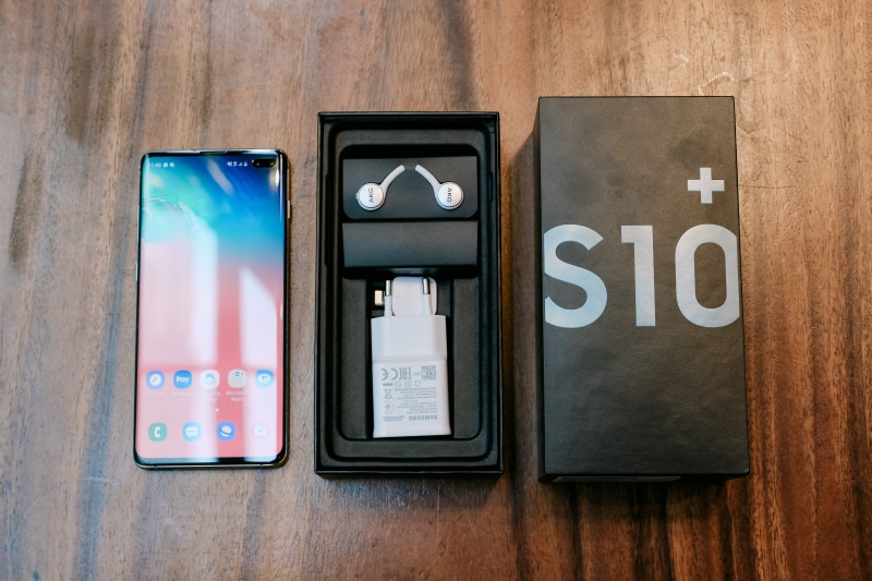 iphone, technology, phone, display, no people, smart phone, alphabet, security, monitor, sideboard, mobile phone, canvas, symbol, still life, portable information device
