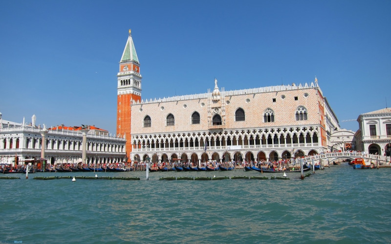 incidental people, passenger craft, water, canal, outdoors, 4K, venice, piazza, building, transportation, waterfront, city, tablet, built structure, san