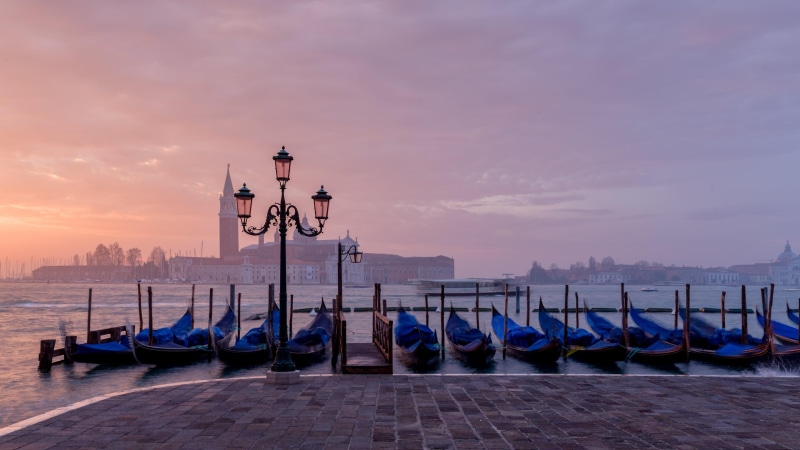sea, dawn, calm, water, beauty in nature, italy, boat, cloud - sky, nautical vessel, transportation, cloud, 4K, travel, no people, europe, moored, horizon