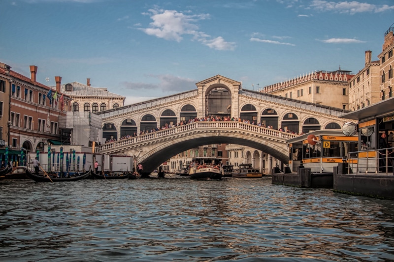 bridge - man made structure, mode of transportation, white, travel, ponte di rialto bridge, nautical vessel, sky, connection, travel destinations, venice
