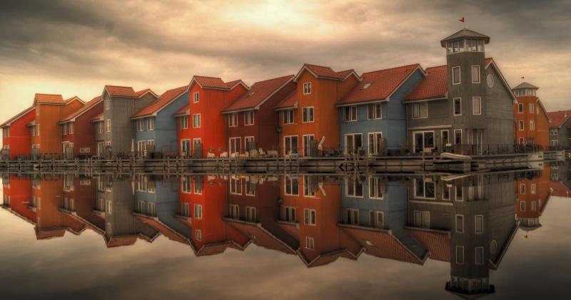 nature, nautical vessel, built structure, row house, architecture, wooden, red, no people, black, building exterior, building, symmetry, 4K, city, residential district