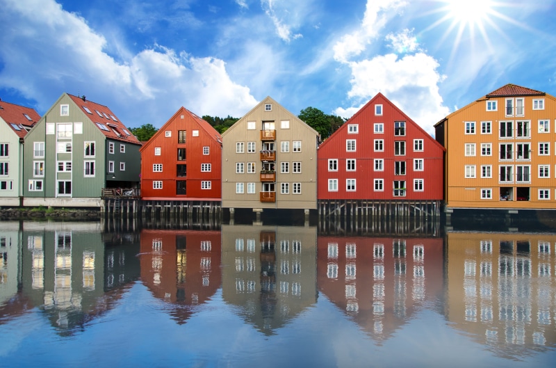 canal, houses, buildings, norway, colors, reflection, city, water, building exterior, outdoors, nature, no people, trondheim, residential building, day
