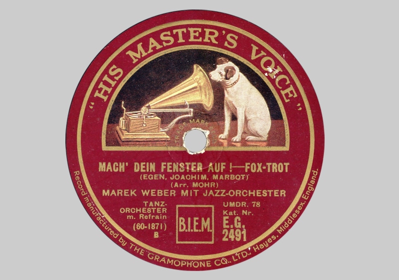 78rpm, nostalgia, red, sound, tinge, western script, listen to music, playback device, ornate, 1930, bird, animal, animal themes, shellac disc, vertebrate
