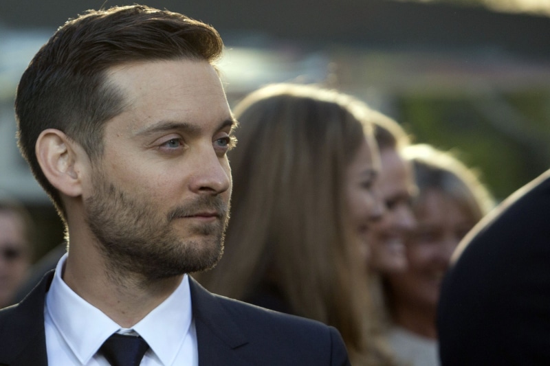 tobey maguire, business, women, focus on foreground, face portrait, contemplation, mid adult, males, young men, business person, two people, young adult
