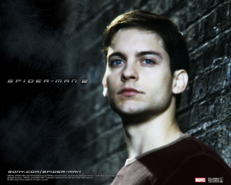 looking, portrait, young adult, Tobey Maguire, looking at camera, 720P, emotion, communication, young men, Peter Parker, hairstyle, indoors, men, focus on foreground