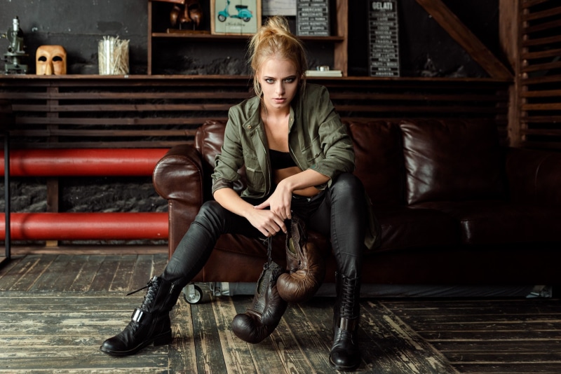 boxing gloves, sitting, women, 1080P, Mila Prihojeva, model