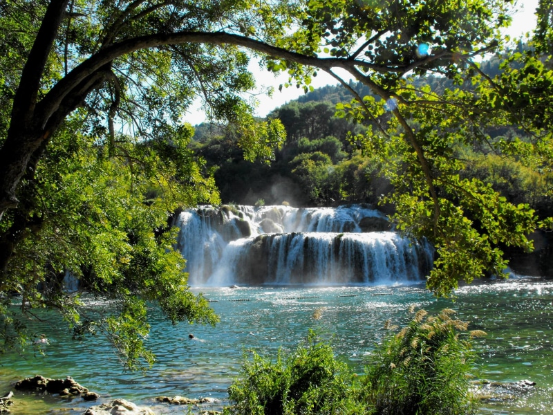 Plitvička jezera, outdoors, tropical Rainforest, jezioro, 2K, Krka  National Park, Waterfalls, Croatia, Bridge, jezero, sky, Landscape, Plitvice Lakes