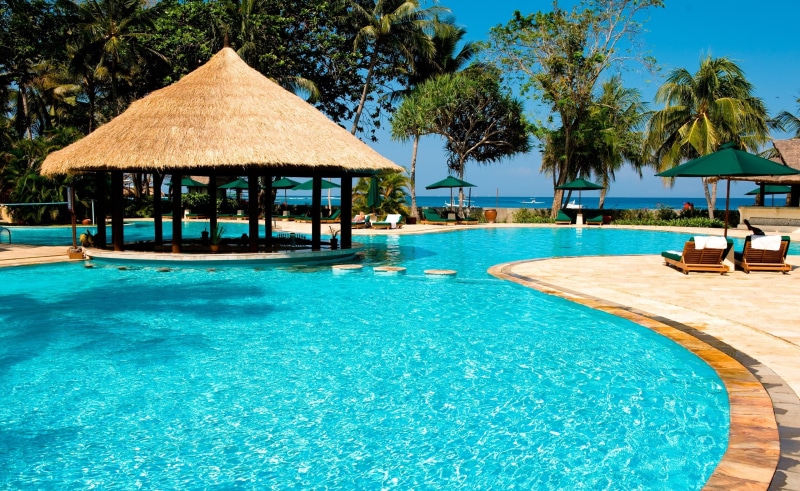 architecture, trip, thatched roof, brown, pool, sunlight, day, swimming pool, luxury, tropical climate, tourist resort, blue, Rica, water, plant, turquoise colored