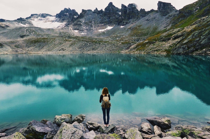 beauty in nature, 1080P, woman, looking at view, rock, full length, mountain, daylight, leisure activity, body, lake, photography, landscape, one person