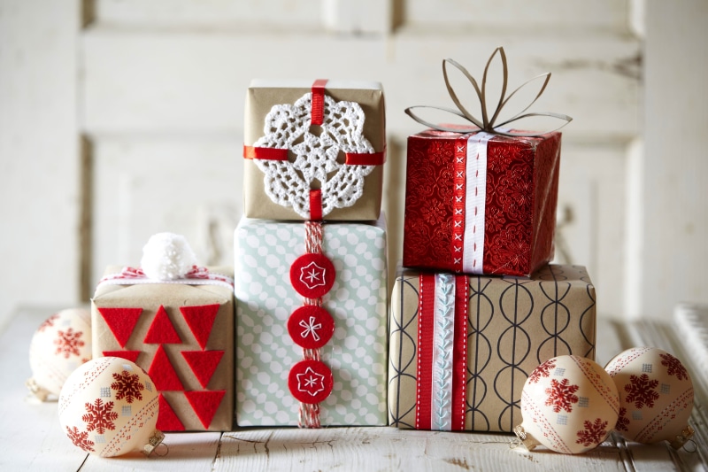 color, holiday, pattern, Happy New Year, still life, box - container, celebration, red, indoors, Christmas, balls, box, container, snow, five, table, Merry Christmas