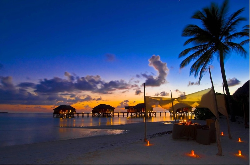 romantic, dine, sand, sunset, ocean, tahiti, lagoon, water, dining, tropical, island, 2K, table-for-two, beach, orange, paradise