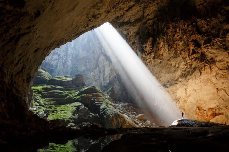sun rays, landscape, nature, Hang  Son Doong, grass, 720P, rock, Vietnam, cave