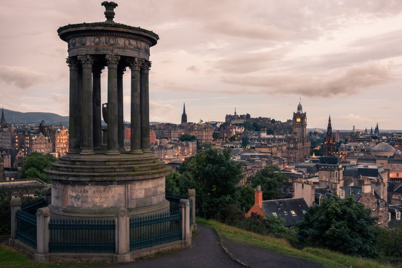 cloud - sky, skyscraper, outdoors, sunrise, old, uk, architectural column, no people, sky, edimburgo, regno unito, the past, building exterior, place of worship